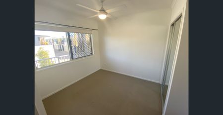 Modern low maintenance living right near the beach - Photo 5