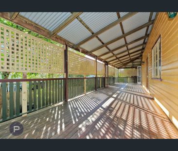 Timeless Queenslander Elegance, Just 10 Minutes from the CBD - Photo 6