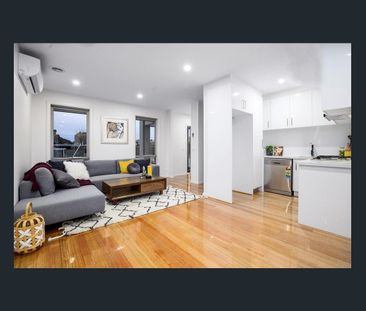 Stunning Townhouse! - Photo 1