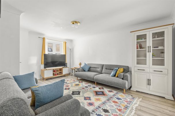 Pinels Way, High Wycombe - Photo 1