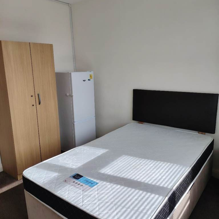 1 bedroom in a house share to rent - Photo 4