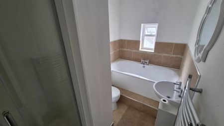 3 bed Terraced - To Let - Photo 4