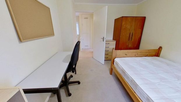 4 bedroom semi-detached house to rent - Photo 1