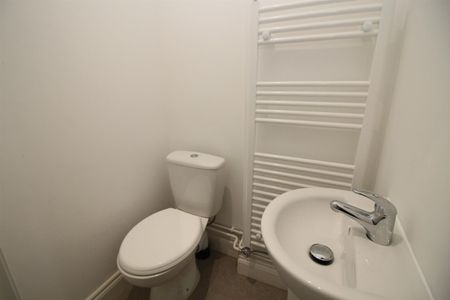 3 Bedroom Apartment - Photo 4