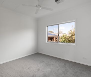 Modern Three Bedroom Townhouse - Photo 3