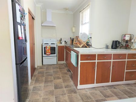 Sunny Two-Bedroom Unit in the Heart of Cherrywood - Cherrywood - Photo 2