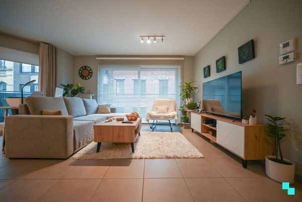 Aantrekkelijk en energiezuinig appartement in hartje Izegem - Photo 1