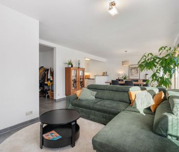 Appartement met twee kamers en ondergrondse autostaanplaats - Photo 2