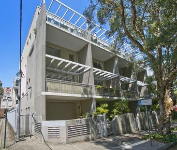 Modern Convenience Meets Vibrant Urban Lifestyle - Photo 3