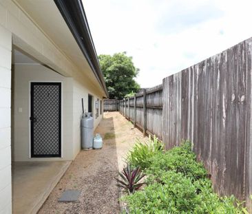Freestanding 3 Bedroom Duplex - Double carport with Roller Door - F... - Photo 4