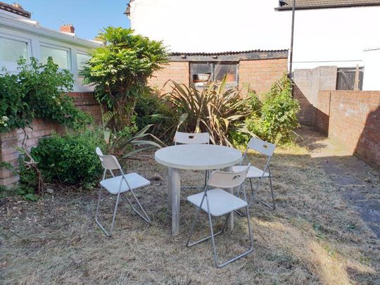 5 bedroom terraced house to rent - Photo 1