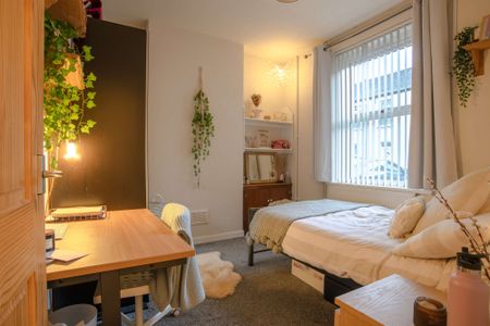 Ideal location for all universities! - Photo 5