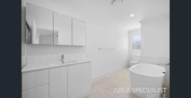 MASSIVE, BRAND NEW 3 BEDROOM TOWNHOME WITH DOUBLE GARAGE! - Photo 1