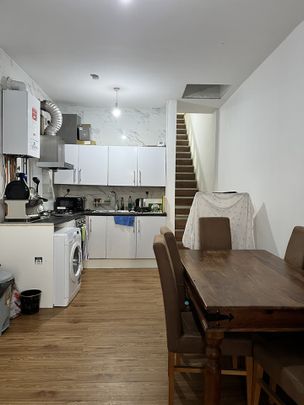 3 Bed Flat, Stockport Road, M12 - Photo 1