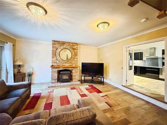 4 bedroom detached house to rent - Photo 1