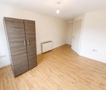 2 bedroom ground floor flat to rent - Photo 2