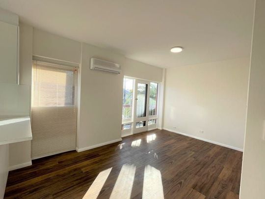 2/6 Saltram Road, Glenelg - Photo 1