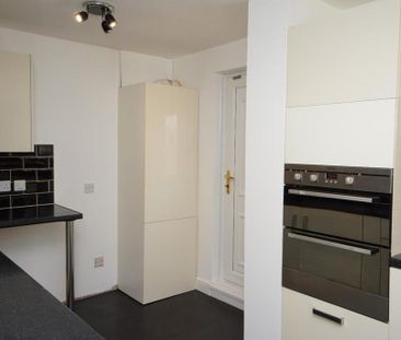 2 bedroom semi-detached house to rent - Photo 5