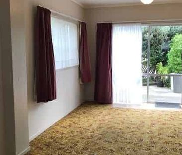 Charming 1BR Flat in Beachlands! Near beach & bus - Photo 2