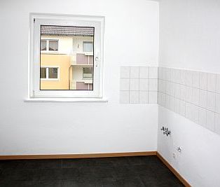 + Schöne Drei-Zimmer-Wohnung mit Balkon + - Foto 4