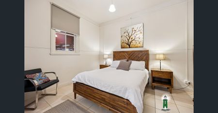 Unique 2-Bedroom Apartment in Heritage Building - Photo 4