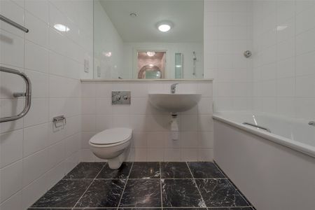 Woods House, Grosvenor Waterside, Chelsea, SW1W 8DF - Photo 2