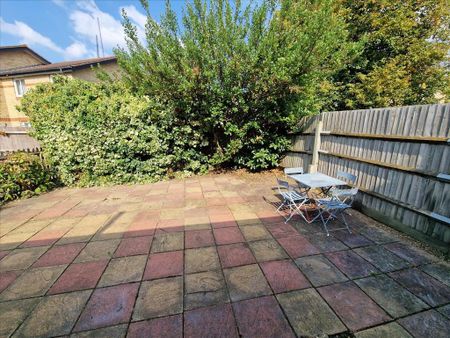 4 bedroom end of terrace house to rent - Photo 5