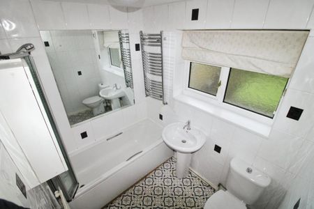 3 bedroom semi-detached house to rent - Photo 5