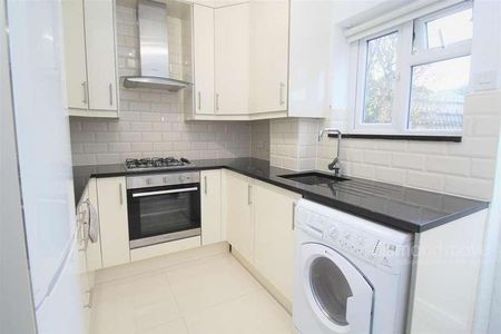 Rothbury Gardens, Isleworth, TW7 - Photo 3