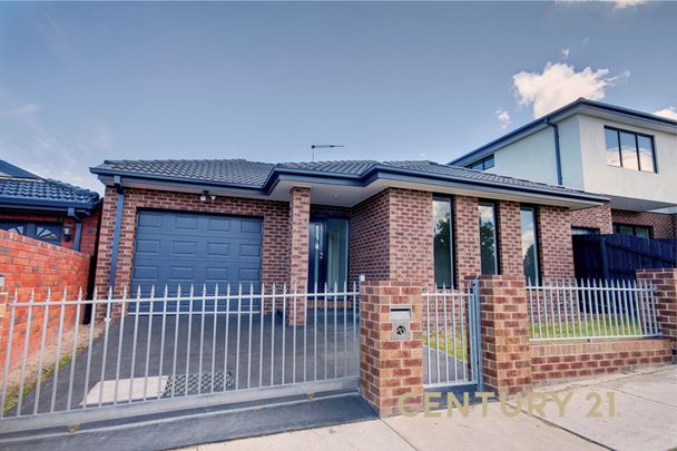 Modern 3-Bedroom Home in Prime Dandenong Location - Photo 1