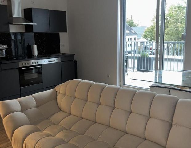 Elegantes 2-Zi-Penthouse mit Balkon in Düsseldorf-Unterbach - Foto 1