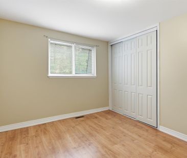 For Lease - 32 Henderson Drive, Aurora, Ontario - Photo 2