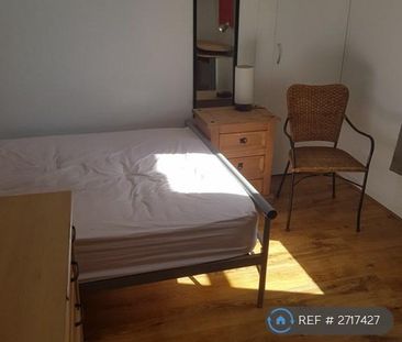 1 bedroom in a flat share to rent - Photo 1