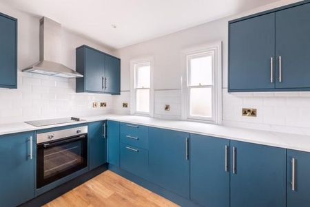 3 bedroom flat to rent - Photo 2