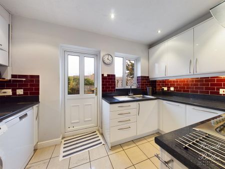 3 bedroom detached house to rent - Photo 5