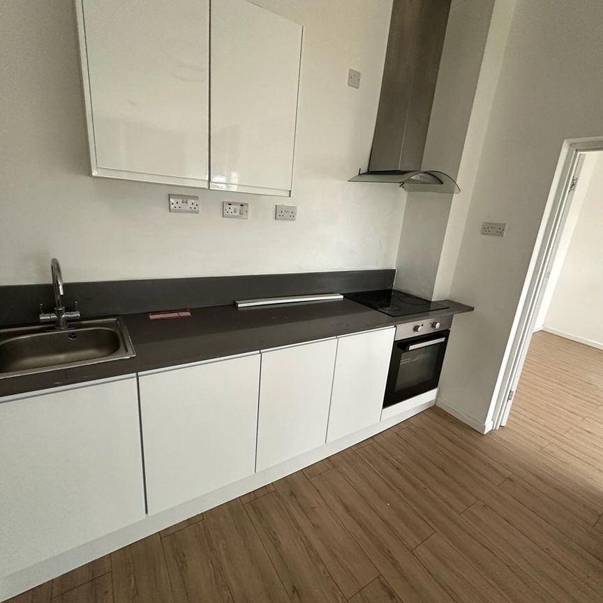 1 Bed Flat, Hawthorns Apartments, B66 - Photo 1