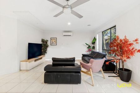 Charming Family Home in Cranbourne East - Photo 2