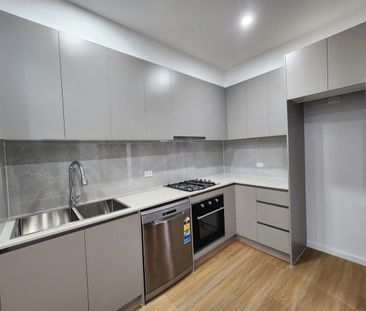 Quiet granny flat conveniently located - Photo 6