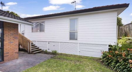 Cosy One-Bedroom Stand-Alone Home in Somerville - Photo 2