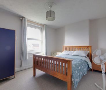 3 bedroom terraced house to rent - Photo 4