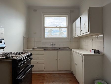 Fresh Semi Detached! - Photo 2