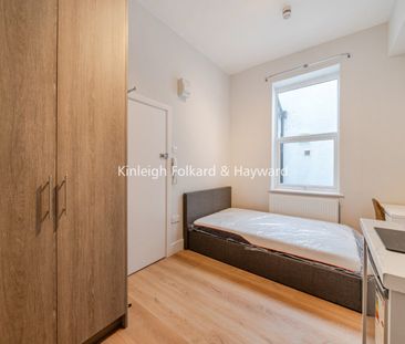 Uxbridge Road, London, W12 - Photo 3