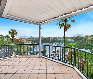 TOP-FLOOR BAYSIDE APARTMENT WITH EXPANSIVE MOSMAN BAY VIEWS - Photo 6