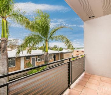 Elevated Outlooks in the Heart of New Farm! - Photo 6