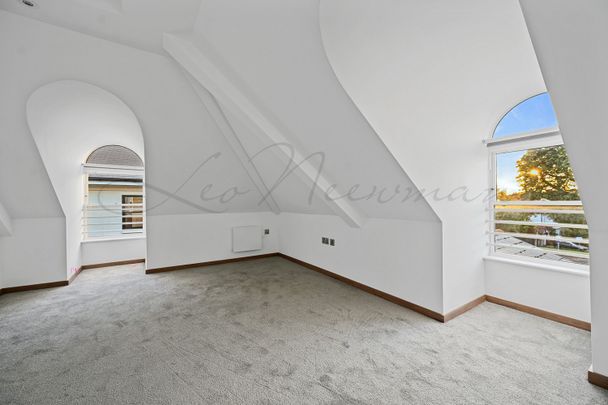 AC Court, Thames Ditton, KT7 - Photo 1