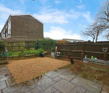 3 bedroom end of terrace house to rent - Photo 3