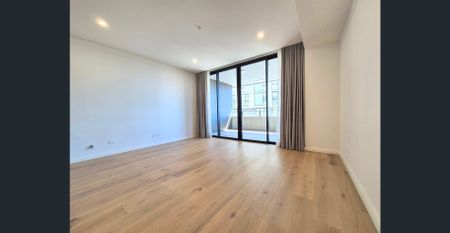 STUNNING 1 BED APARTMENT - Photo 3