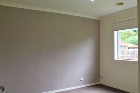 SPACIOUS FAMILY HOME!! - Photo 4