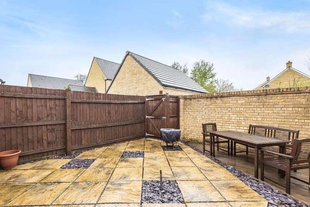 Baldwin Mews, Carterton, OX18 - Photo 1