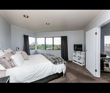 Beautifully presented home in a great location - Photo 3